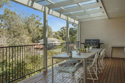 BEACH WITHIN REACH - Australian Directory 0