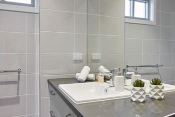 Bright & Updated 1 Bedroom Apartment - Australian Directory 4