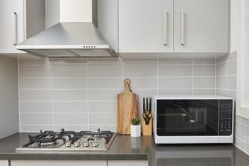Bright & Updated 1 Bedroom Apartment - Australian Directory 6
