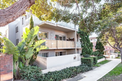 Bondi Beach Executive Penthouse - Australian Directory 0