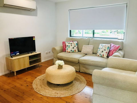 Coastal Cottage - Cannonvale - Australian Directory 6