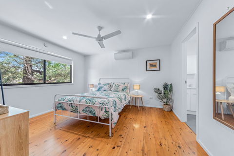 Coastal Cottage - Cannonvale - Australian Directory 5