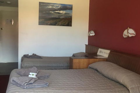 Lake Lefroy Motel & Bar - Australian Directory 7