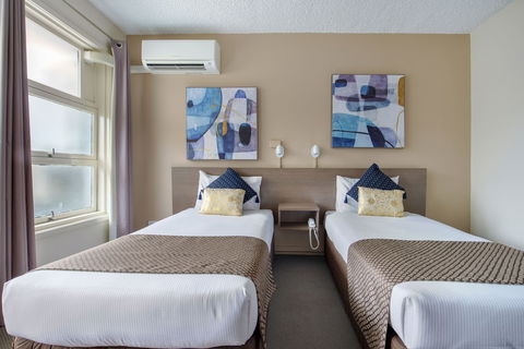 The Metropolitan Spring Hill - Australian Directory 6