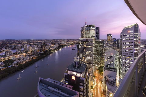 Oaks Aurora Tower - Australian Directory 2