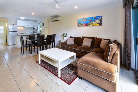 Sunset Waters Apartments - Australian Directory 6