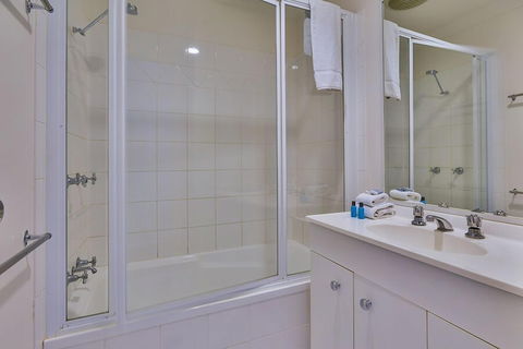 Sunset Waters Apartments - Australian Directory 2