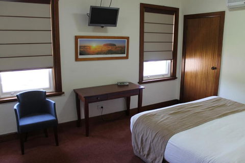 The Dormie House - On The Golf Course - Australian Directory 3