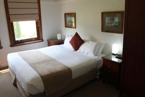 The Dormie House - On The Golf Course - Australian Directory 2