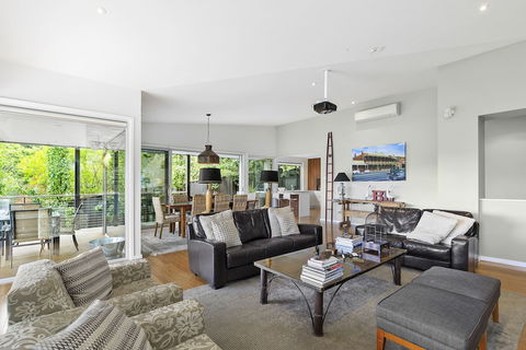 Bilsons Landing East - Australian Directory 1