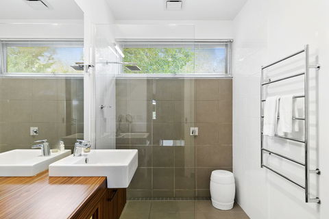 Bilsons Landing East - Australian Directory 4