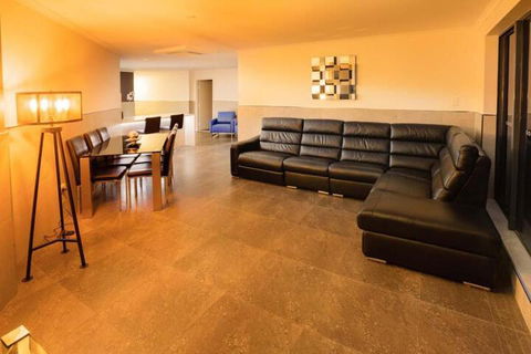 Nautilos On The Harbour - Australian Directory 2