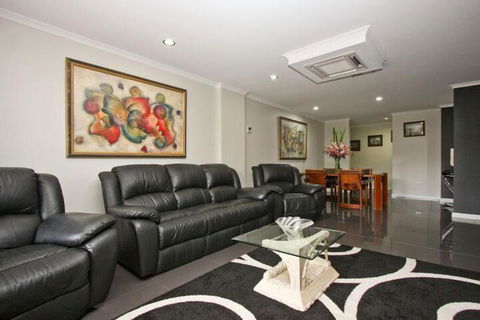 Nautilos On The Harbour - Australian Directory 3