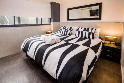 Nautilos On The Harbour - Australian Directory 7