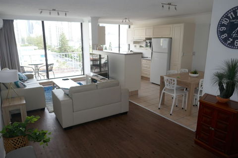 Queensleigh Apartment - Australian Directory 2