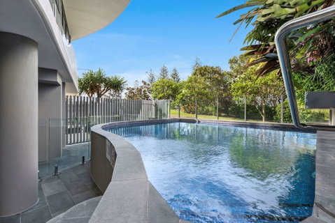 Breeze Mooloolaba - Australian Directory 5