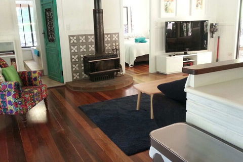 1 Bedroom Home Surrounded By Nature - Australian Directory 4