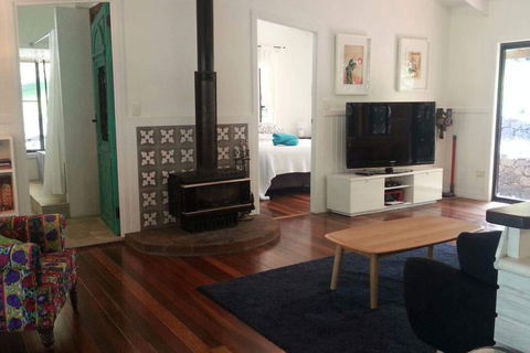 1 Bedroom Home Surrounded By Nature - Australian Directory 6