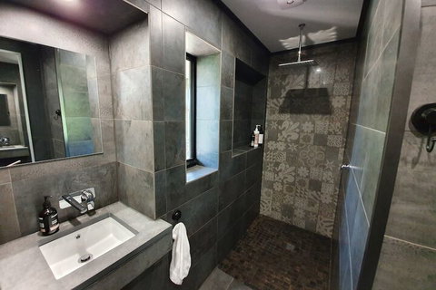 Under The Vines - Australian Directory 4