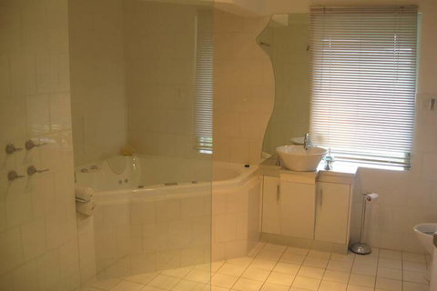 Under The Vines - Australian Directory 3