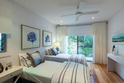 Vantage Over Byron - Australian Directory 3