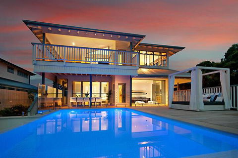 Vantage Over Byron - Australian Directory 5