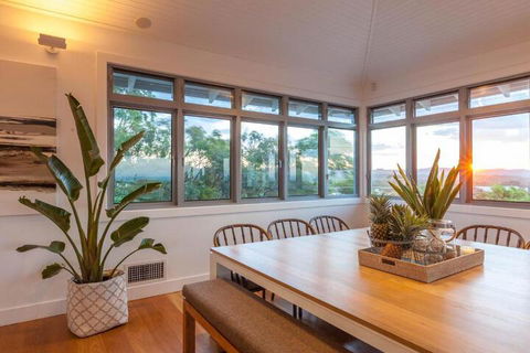 Vantage Over Byron - Australian Directory 0