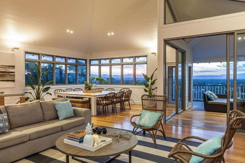 Vantage Over Byron - Australian Directory 2
