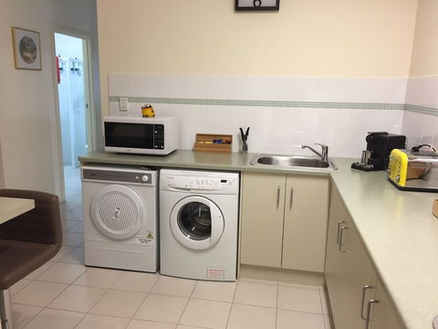 Lyreen's Apartment B&B - Australian Directory 5
