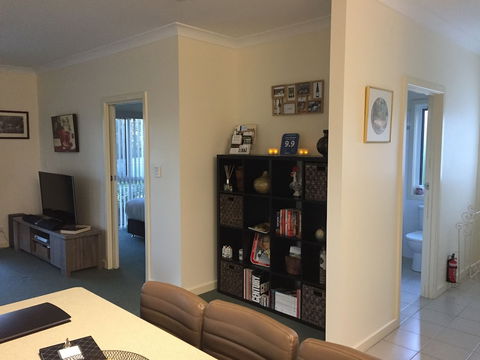 Lyreen's Apartment B&B - Australian Directory 6
