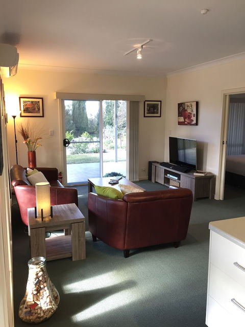 Lyreen's Apartment B&B - Australian Directory 4