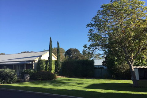 Alexander Cameron Suites - Australian Directory 1