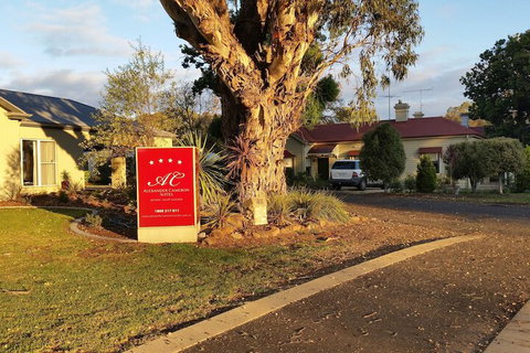 Alexander Cameron Suites - Australian Directory 4