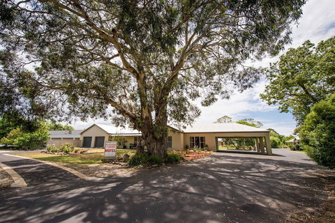 Alexander Cameron Suites - Australian Directory 3