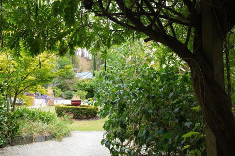 Valley Guest House - Australian Directory 3