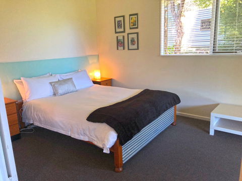 Valley Farm Vineyard Cottages - Australian Directory 5