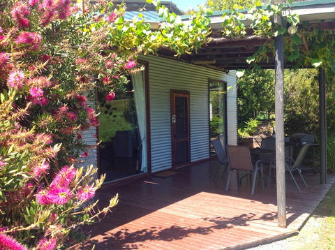Valley Farm Vineyard Cottages - Australian Directory 6