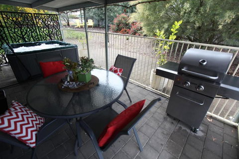 One Tree Bed & Breakfast - Australian Directory 5