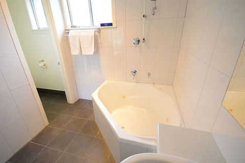 Hamilton Town House Motel - Australian Directory 7