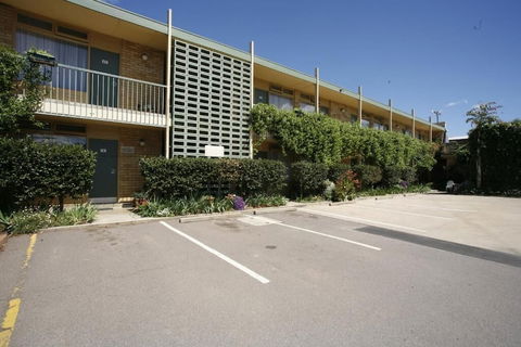 Mid City Motor Inn - Australian Directory 3