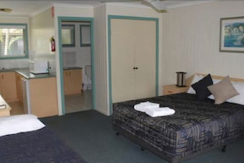 Sanctuary Lakes Fauna Retreat - Australian Directory 7