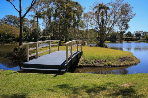Sanctuary Lakes Fauna Retreat - Australian Directory 2