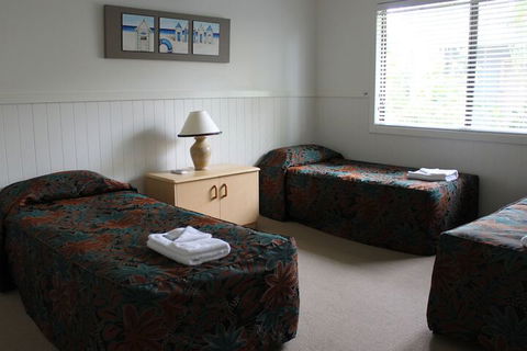 Sanctuary Lakes Fauna Retreat - Australian Directory 6