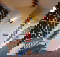 McNevin's Warwick Motel - Australian Directory