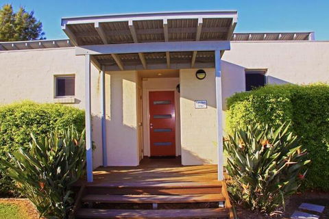 Adina Vineyard - Australian Directory 6