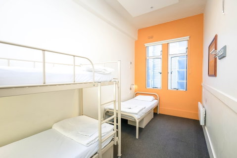 Melbourne Central YHA Hostel - Australian Directory 4