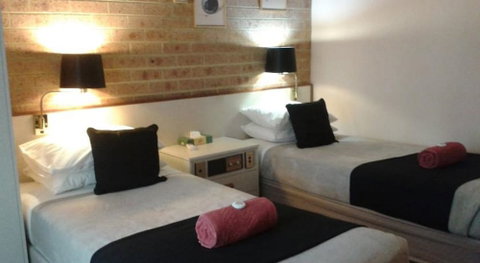 Elsinor Motor Lodge - Australian Directory 6