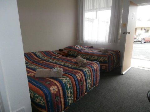 Golden Hills Motel - Australian Directory 3