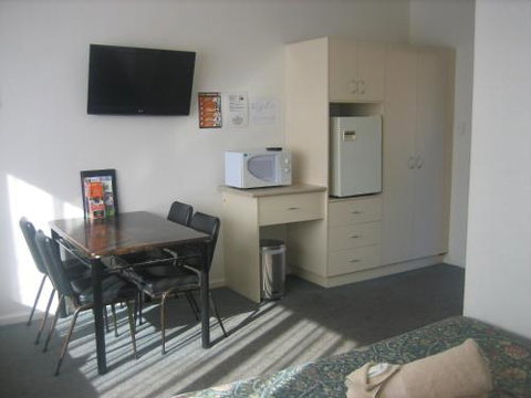 Golden Hills Motel - Australian Directory 2