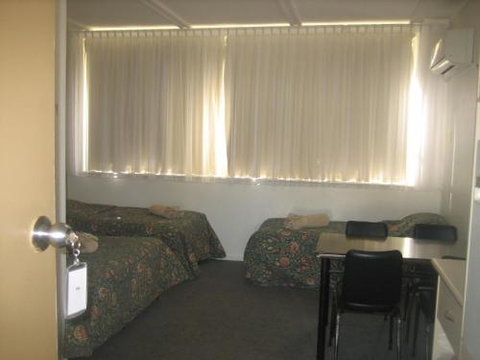 Golden Hills Motel - Australian Directory 5